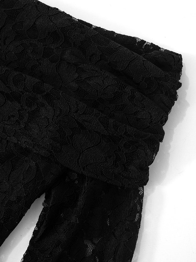 Spitzen-Minikleid mit Cut-Outs & Off-Shoulder-Look