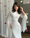 Graceful White – Zeitlos elegantes Abendkleid mit Drapierung und Chiffonärmeln
